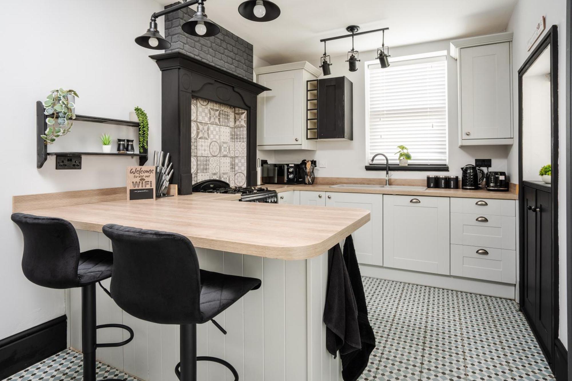 Swiss Haven - Spacious 3 Bedroom House Liverpool Exterior foto